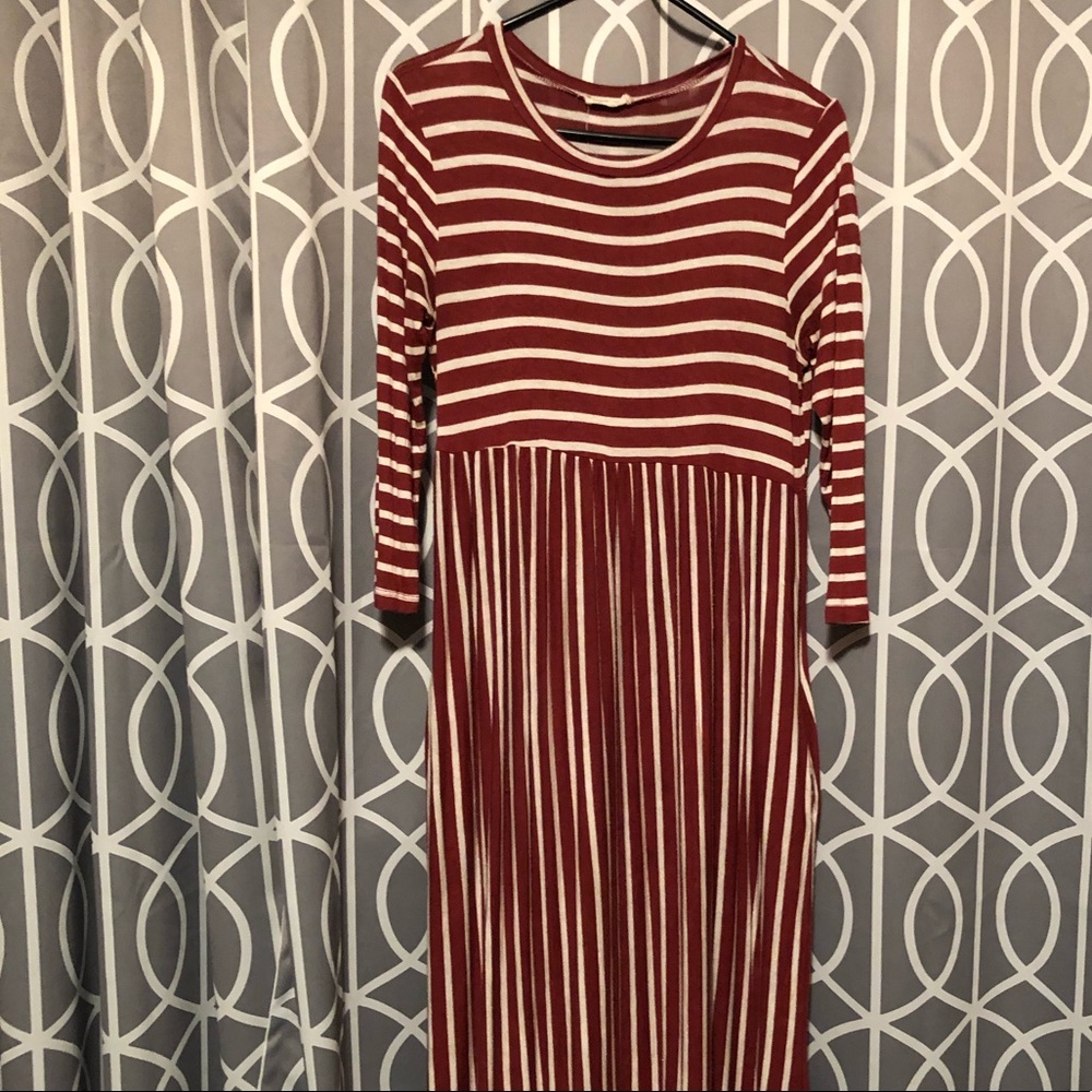 Alternating striped midi dress with POCKETS!